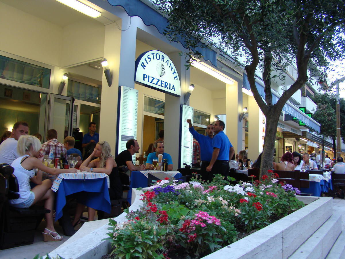 Hotel Blue Marine Lignano Sabbiadoro Buitenkant foto