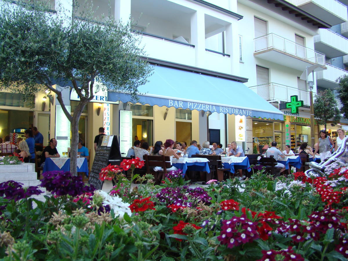 Hotel Blue Marine Lignano Sabbiadoro Buitenkant foto