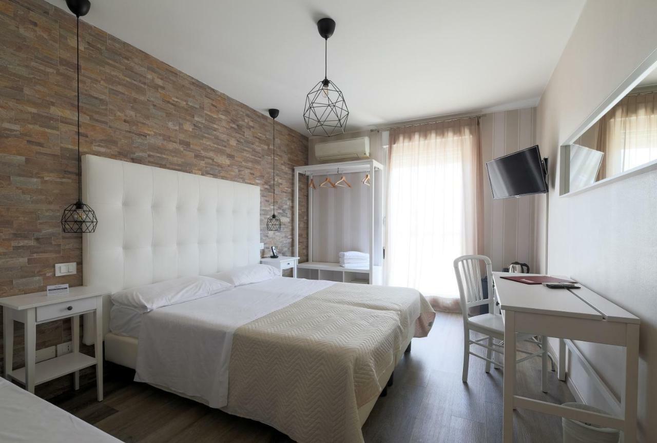 Hotel Blue Marine Lignano Sabbiadoro Buitenkant foto